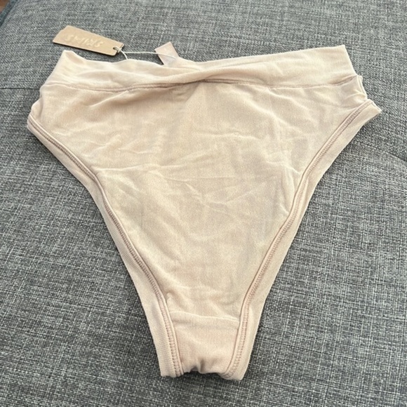 Skims Summer Mesh Bikini Brief - Picture 2 of 3